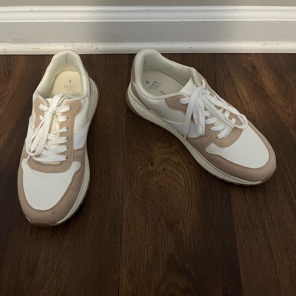 Women’s Tennis Shoes